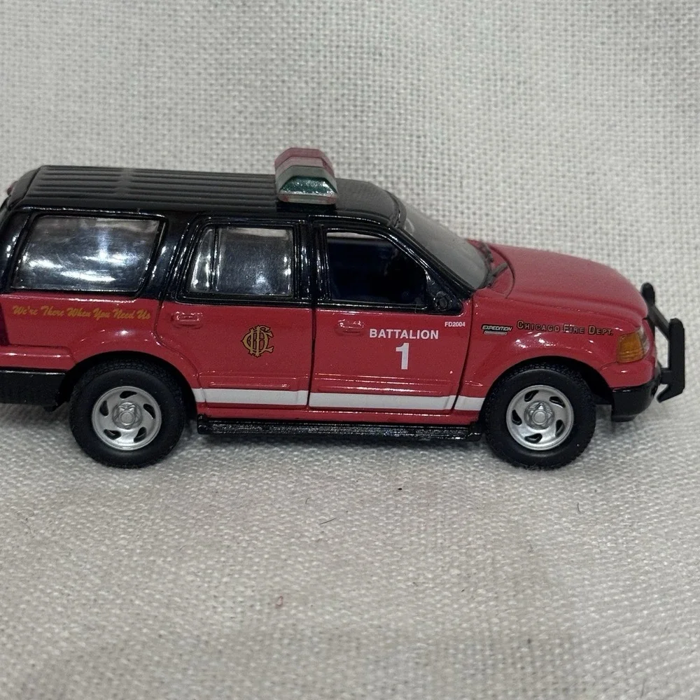 Chicago Fire Department Diecast CFD Battalion 1 Ford Expedition Gearbox